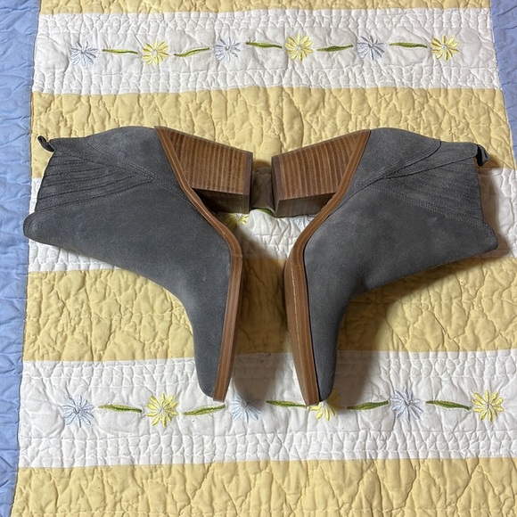 New Marc Fisher Gardi LTD Womens Ankle Suede Heels shoes boots Size 9M - Picture 4 of 8